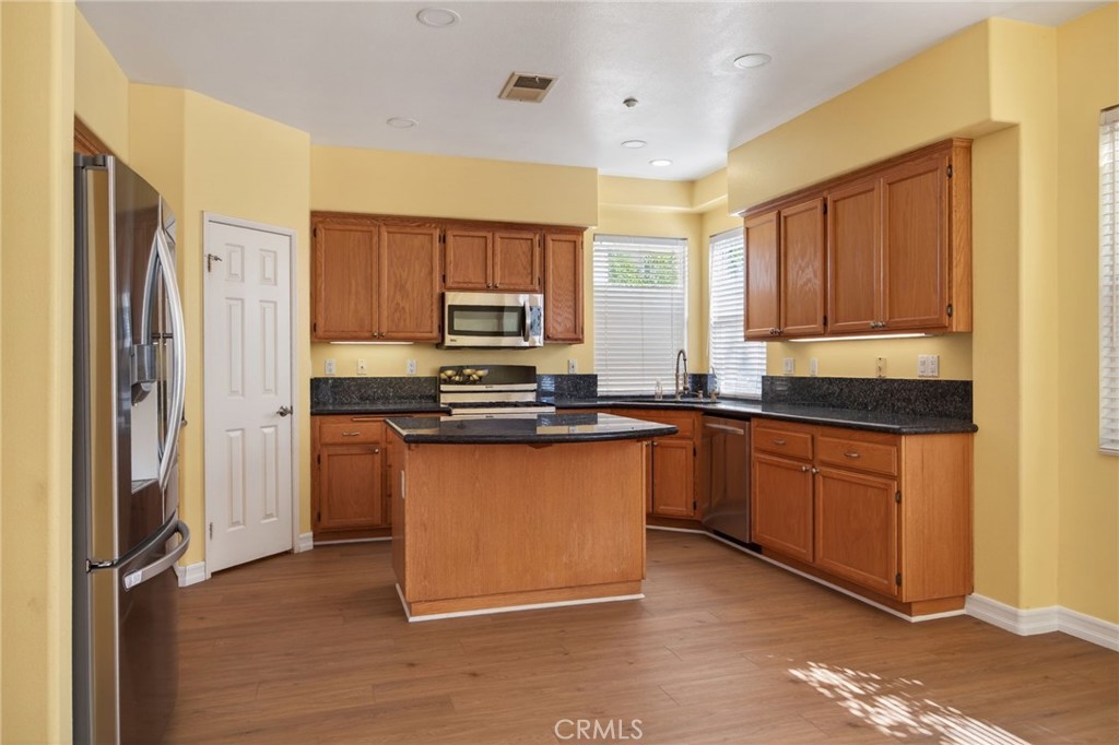 1050 Avenida Classica