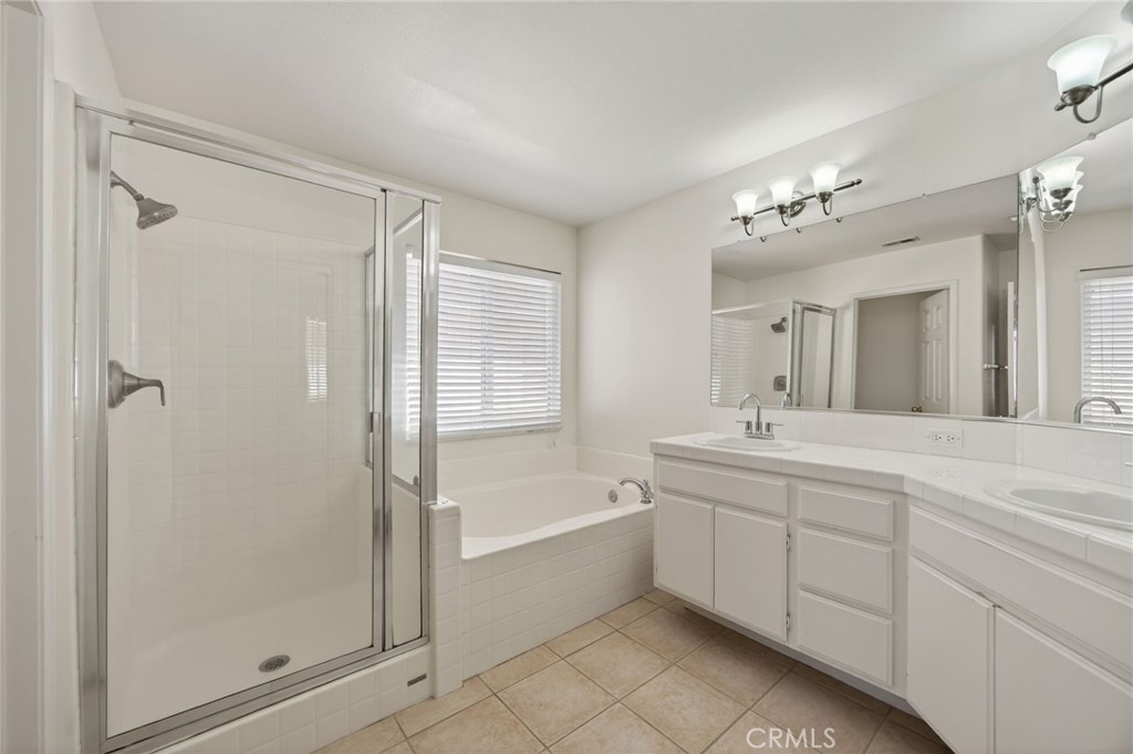 1050 Avenida Classica