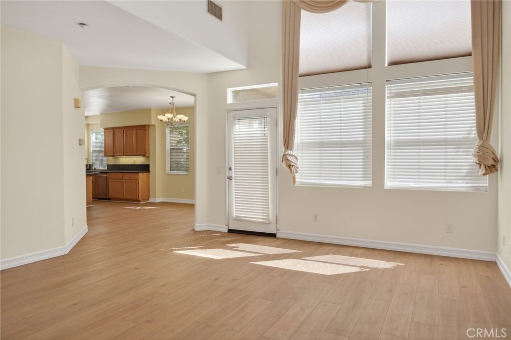 1050 Avenida Classica