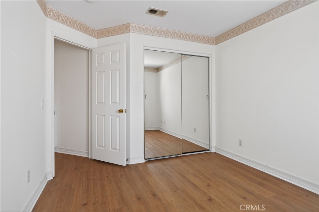 1050 Avenida Classica