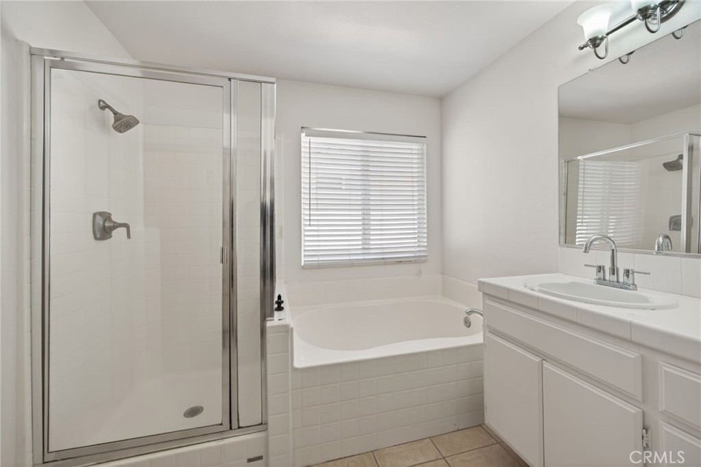 1050 Avenida Classica