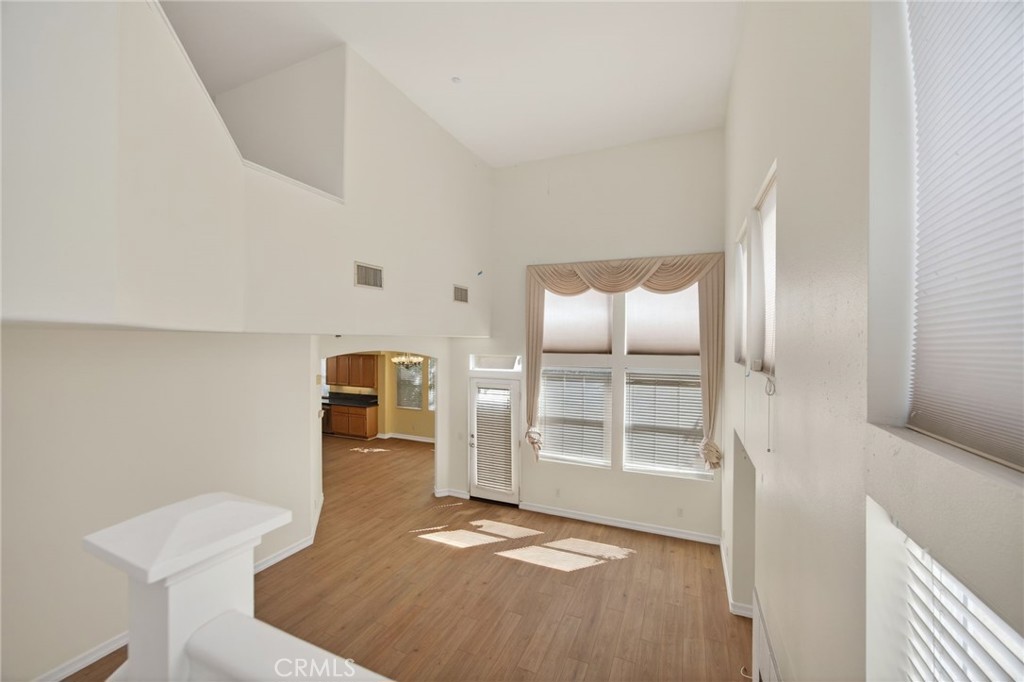 1050 Avenida Classica