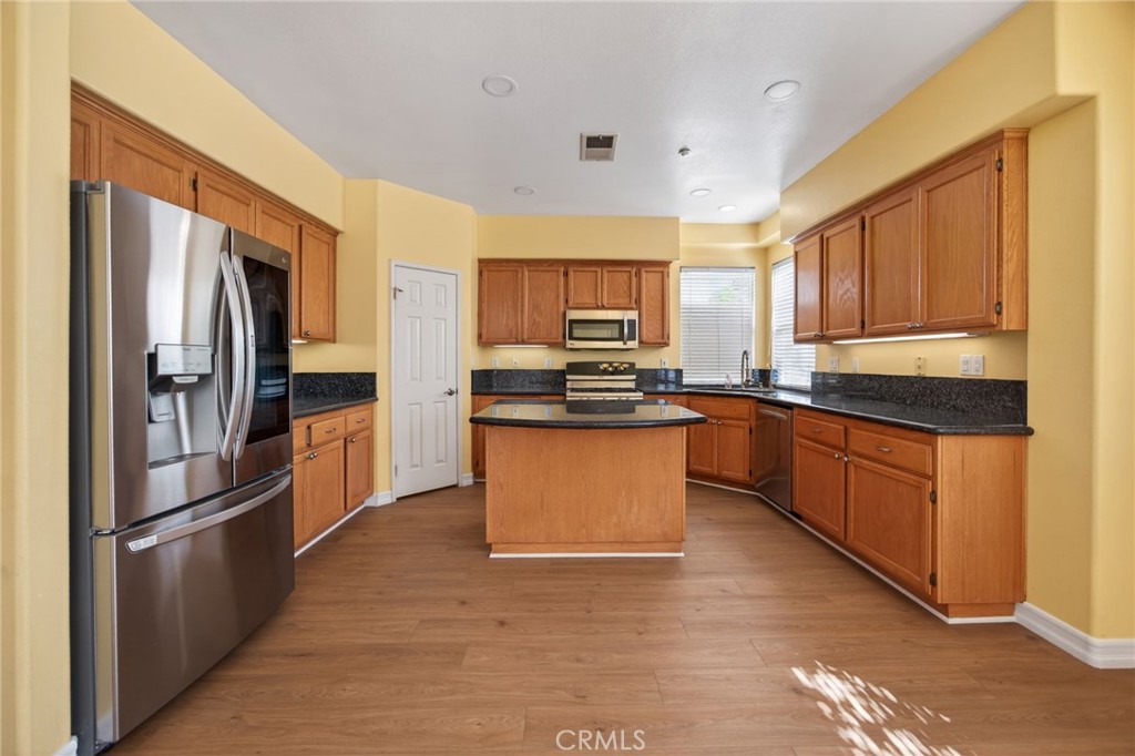 1050 Avenida Classica