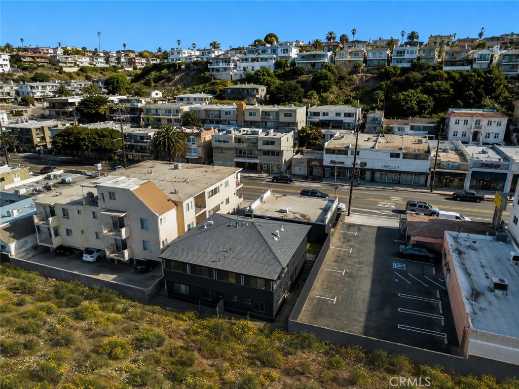 325 Culver Blvd 3