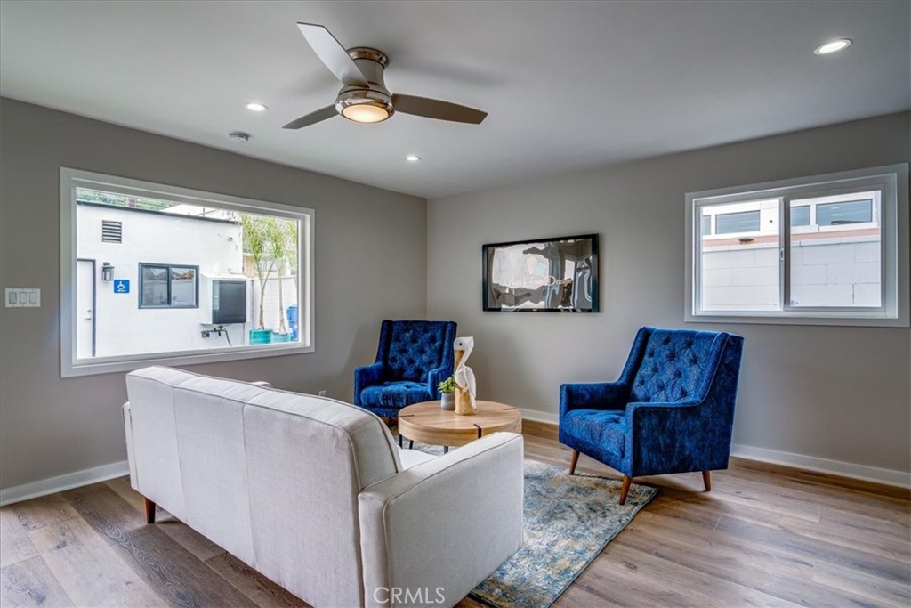 325 Culver Blvd 3