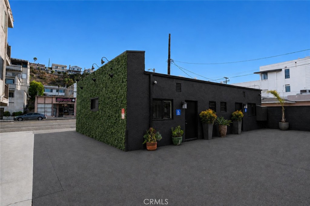 323 Culver Boulevard