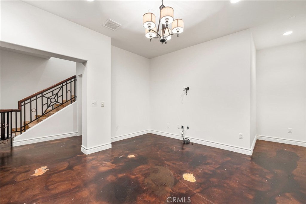 725 Dogwood W