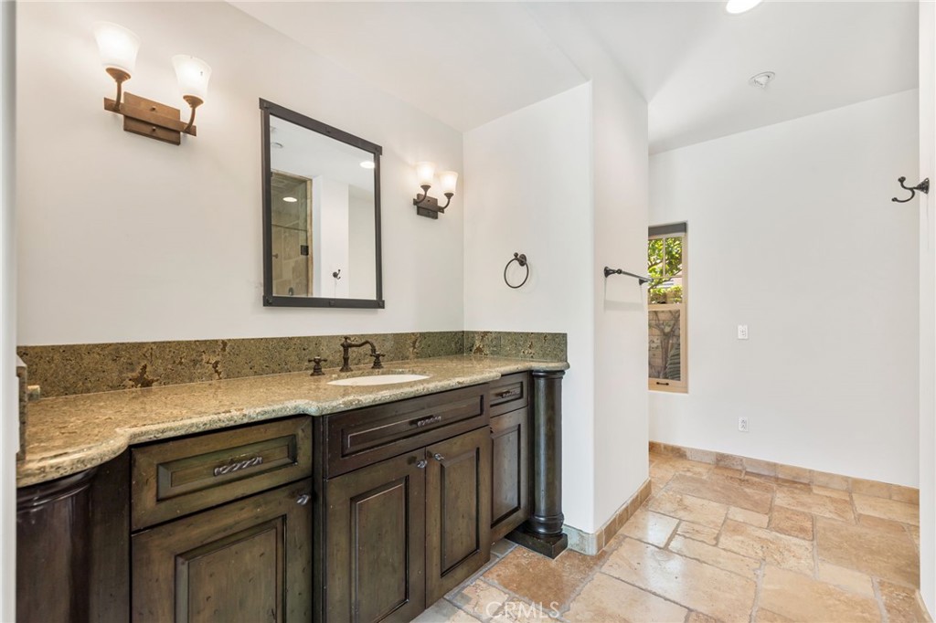 725 Dogwood W