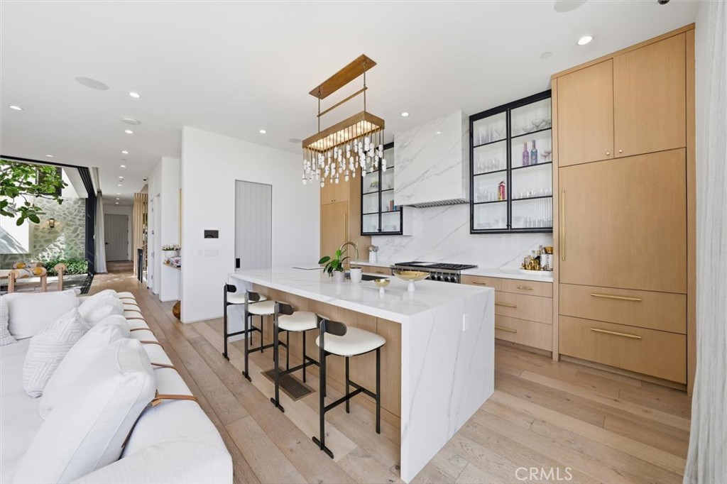 407 N Poinsettia