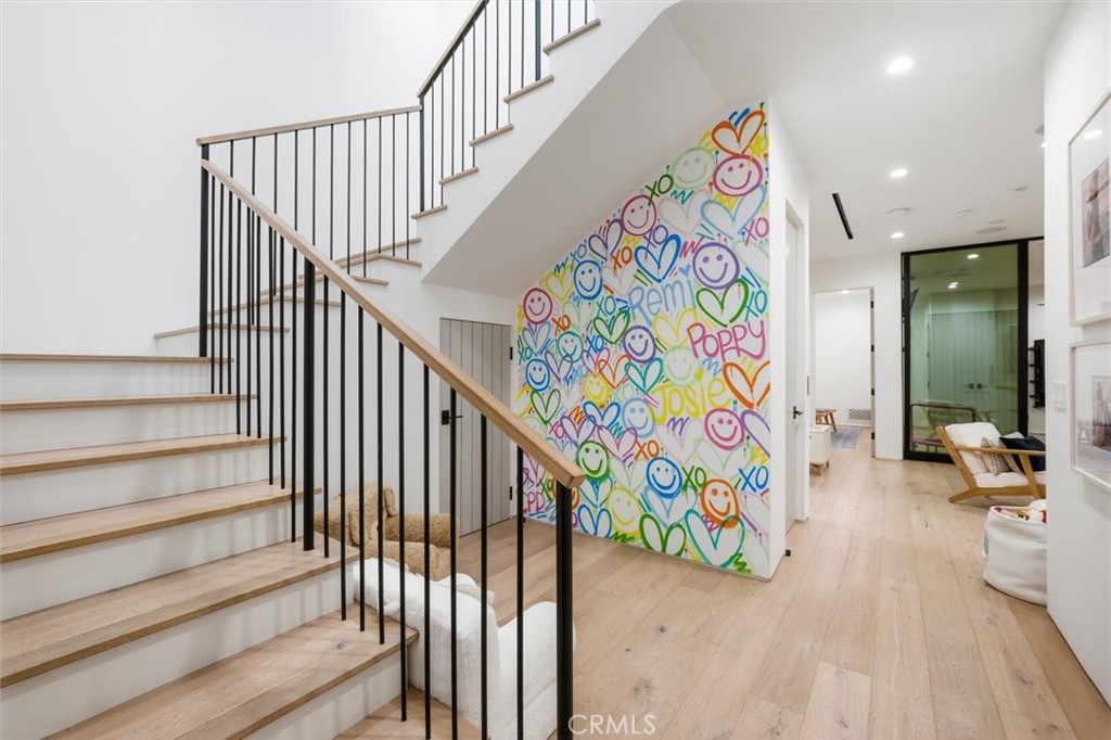 407 N Poinsettia