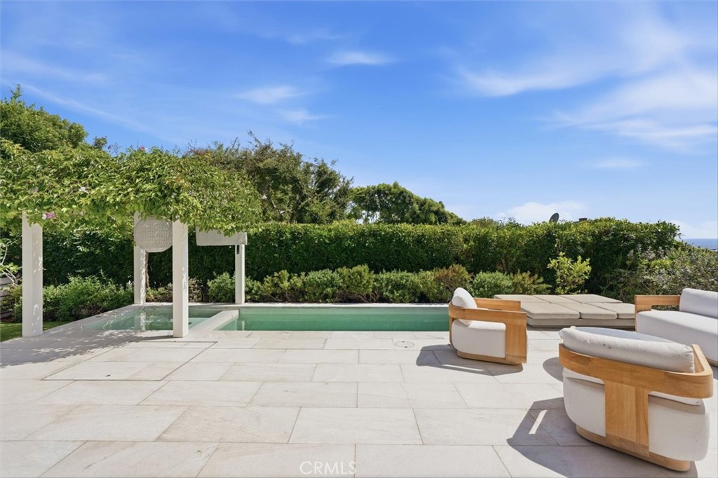 407 N Poinsettia