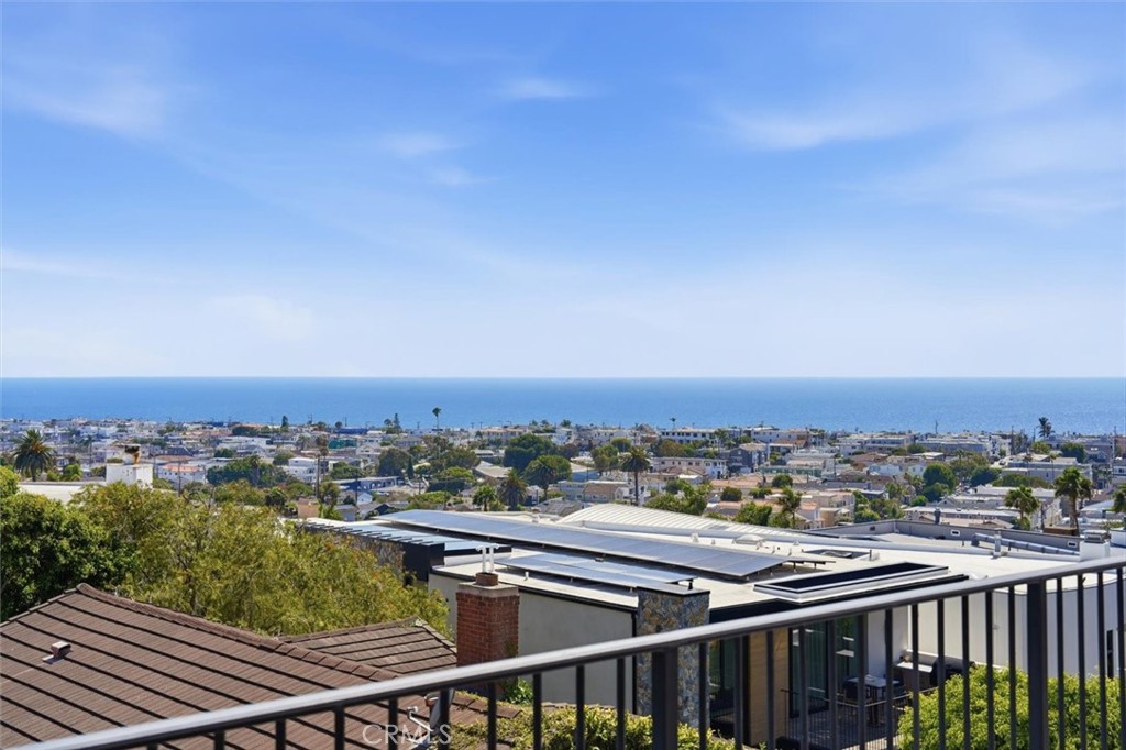 407 N Poinsettia