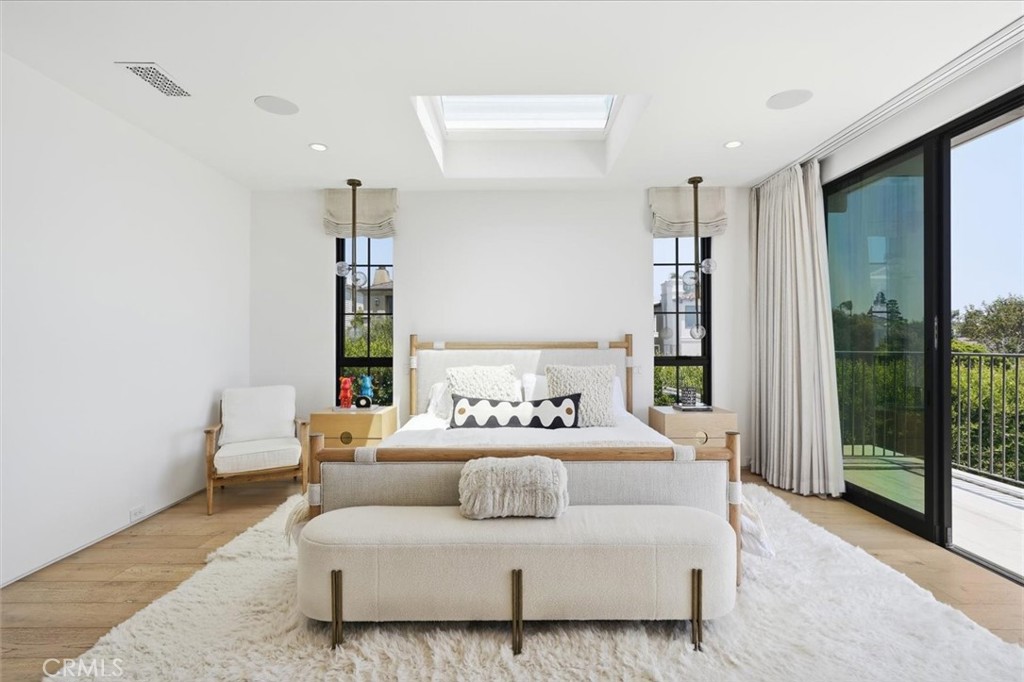 407 N Poinsettia