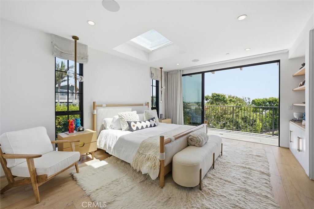 407 N Poinsettia