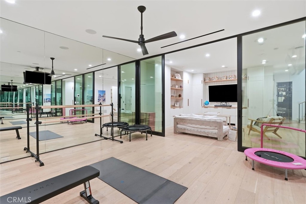 407 N Poinsettia