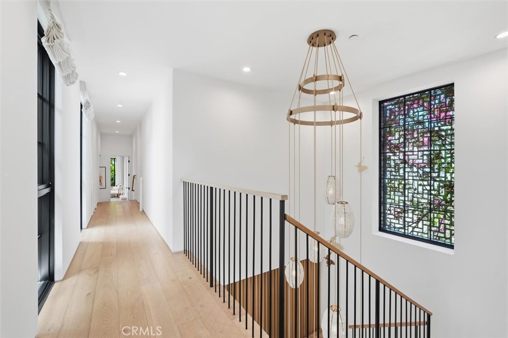 407 N Poinsettia