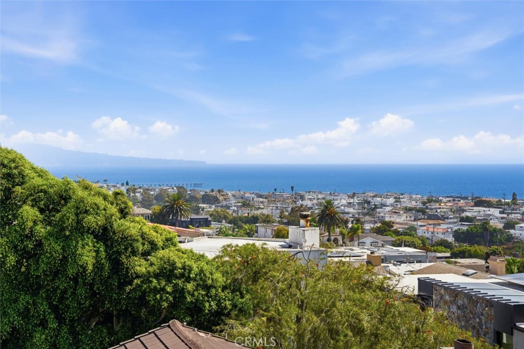 407 N Poinsettia