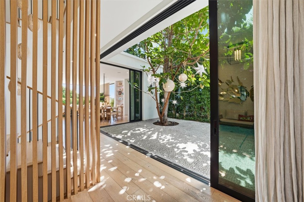 407 N Poinsettia
