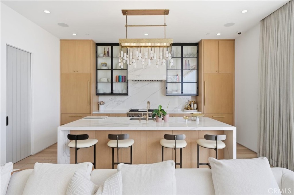 407 N Poinsettia