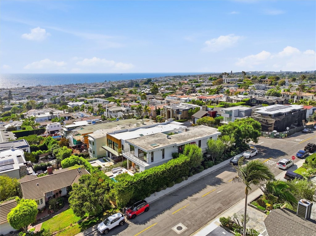 407 N Poinsettia