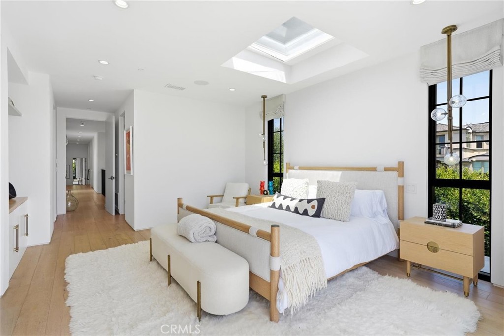 407 N Poinsettia