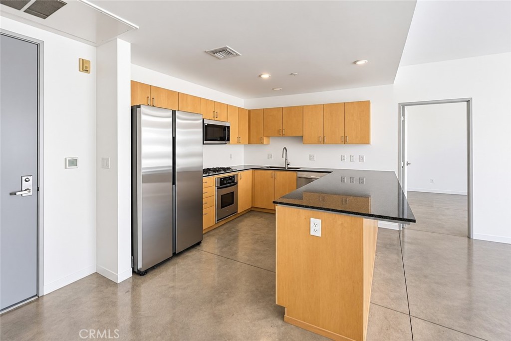 285 W 6th Street 306