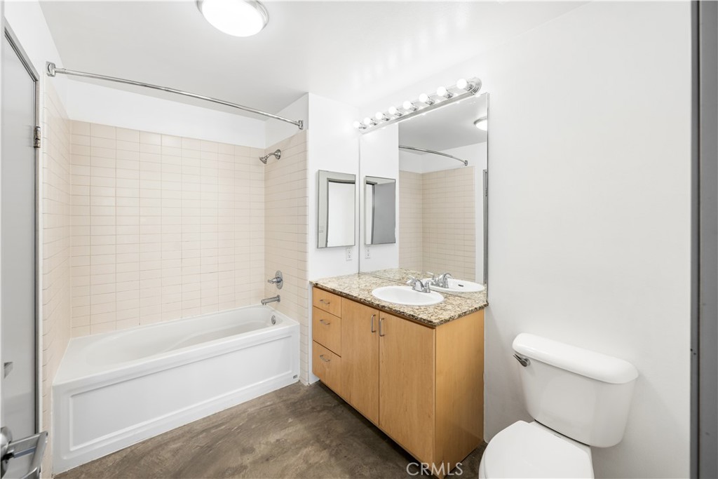 285 W 6th Street 306