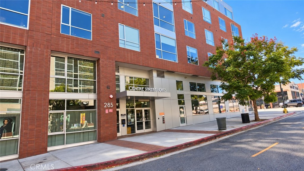 285 W 6th Street 306