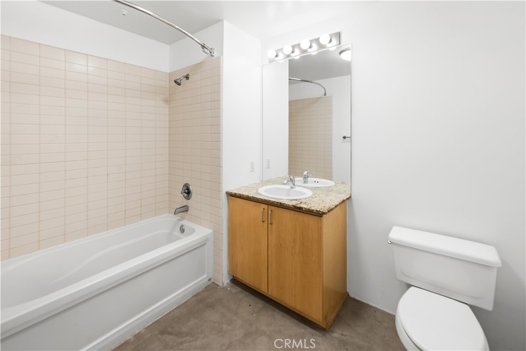 285 W 6th Street 306