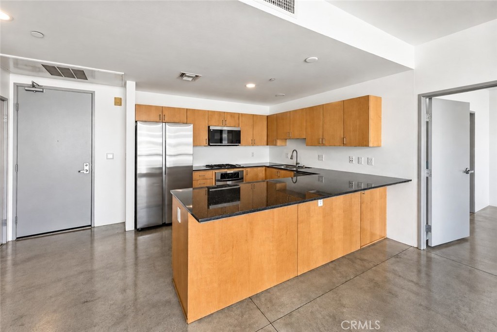 285 W 6th Street 306