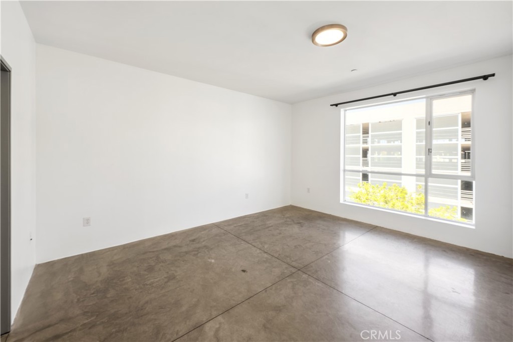 285 W 6th Street 306
