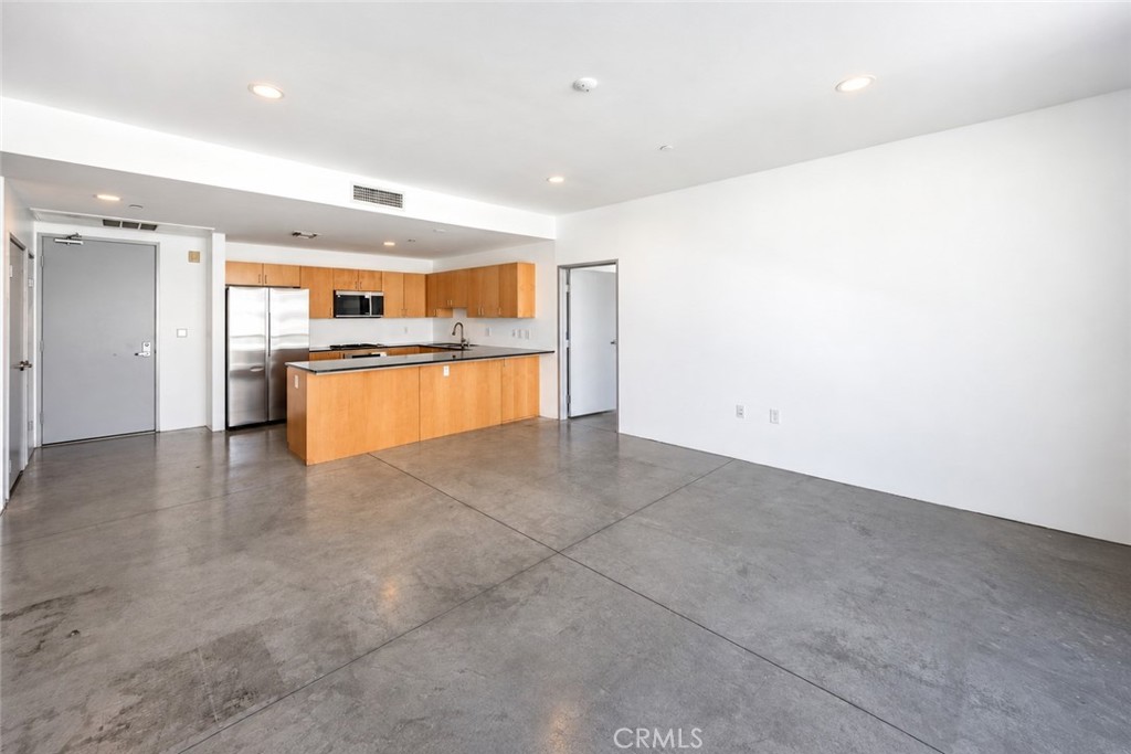 285 W 6th Street 306