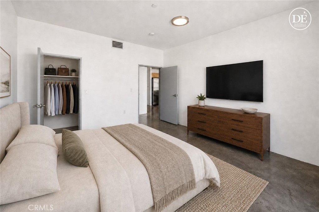 285 W 6th Street 306