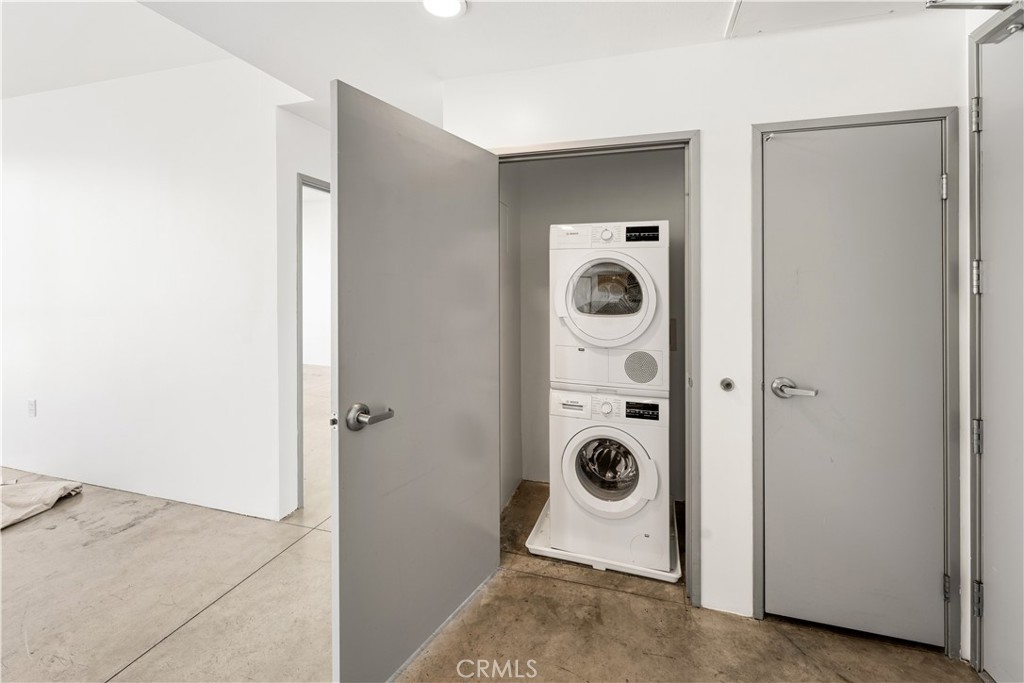 285 W 6th Street 306