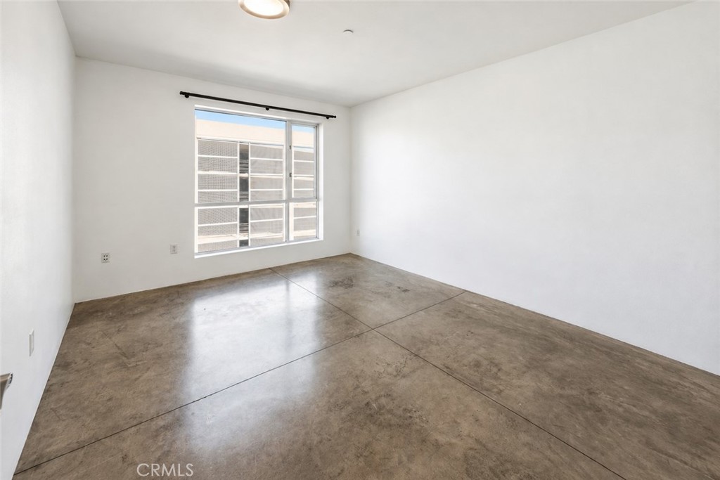 285 W 6th Street 306