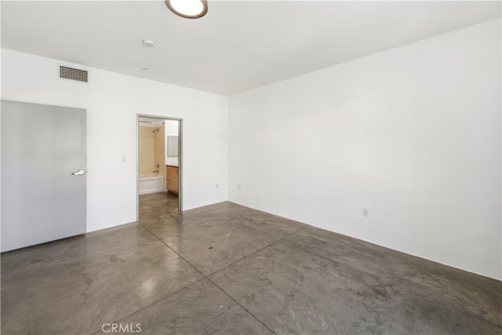 285 W 6th Street 306