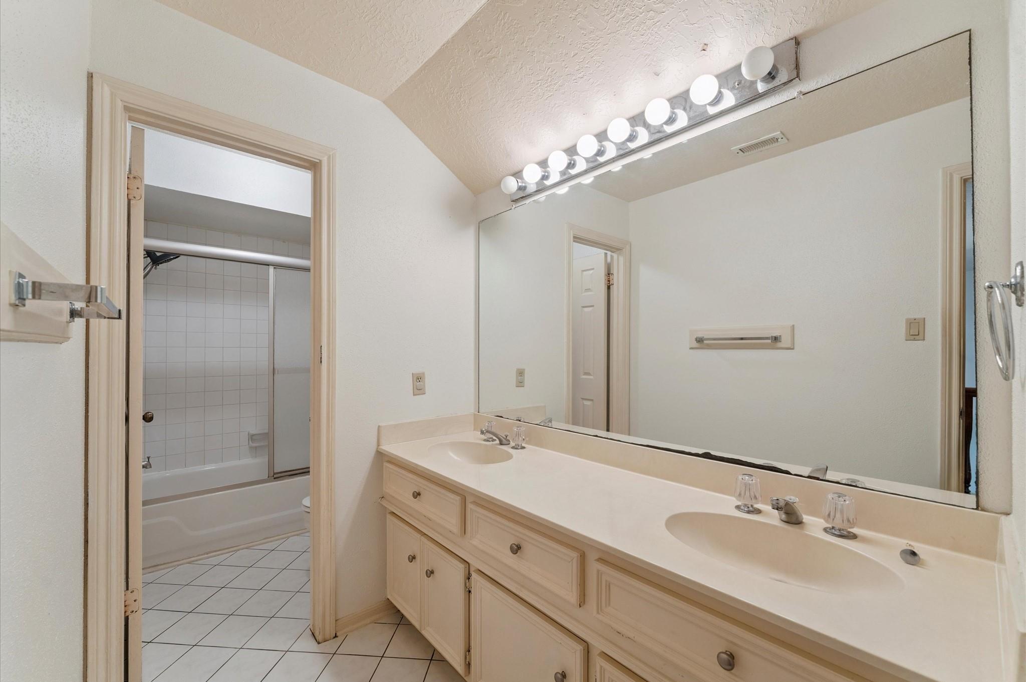 8015 Democracy Court, Spring