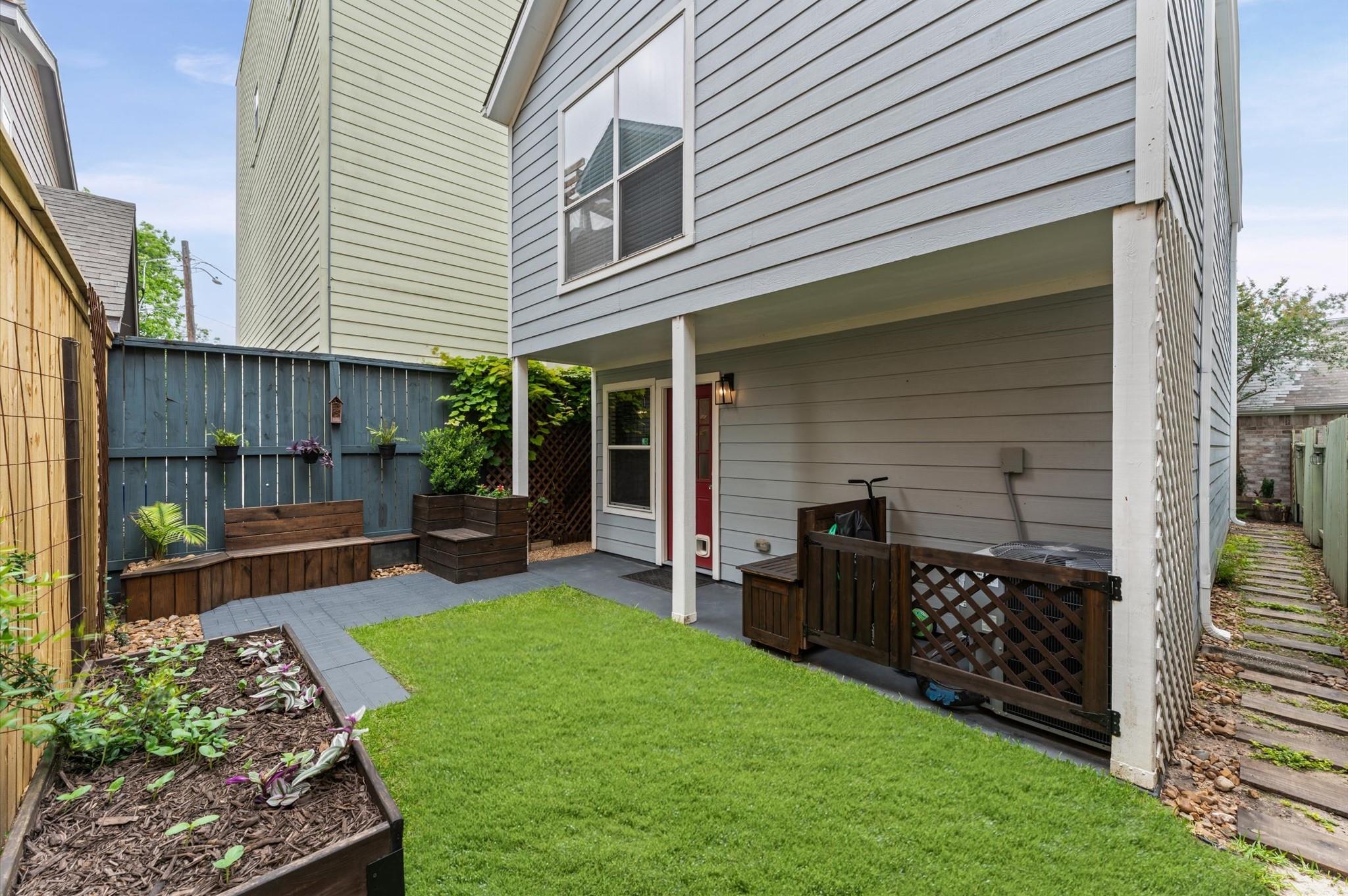 1115 Saulnier Street