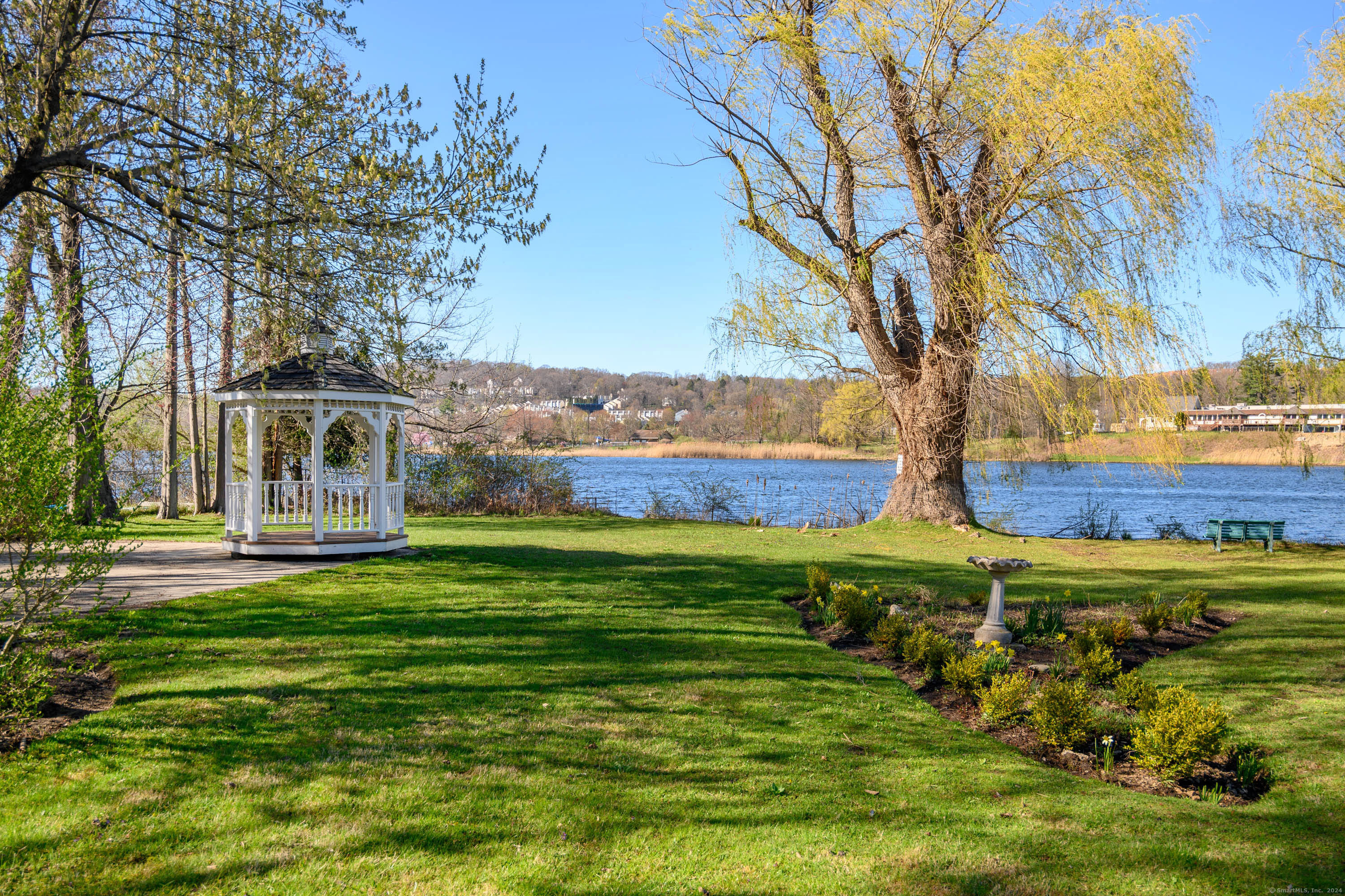 73 Boulevard Drive 6