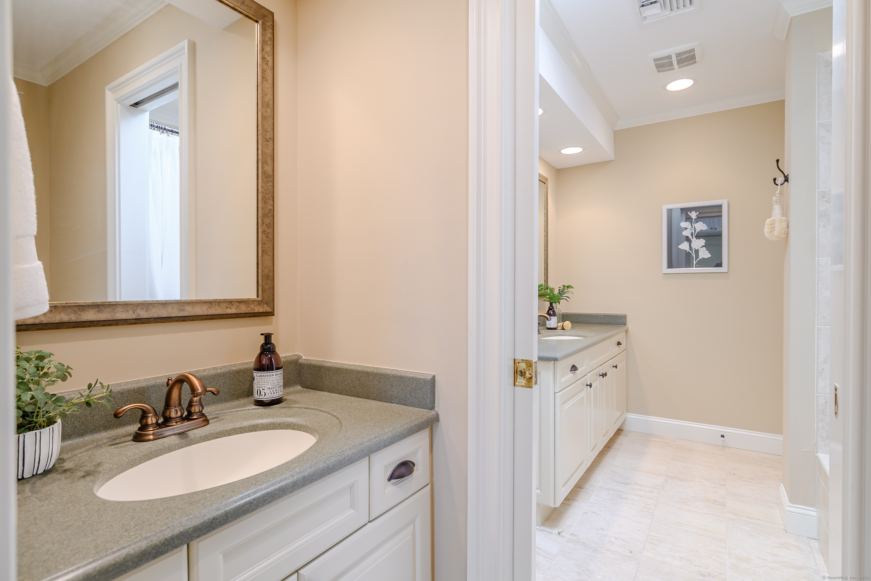 12 Boulevard Drive 36-192
