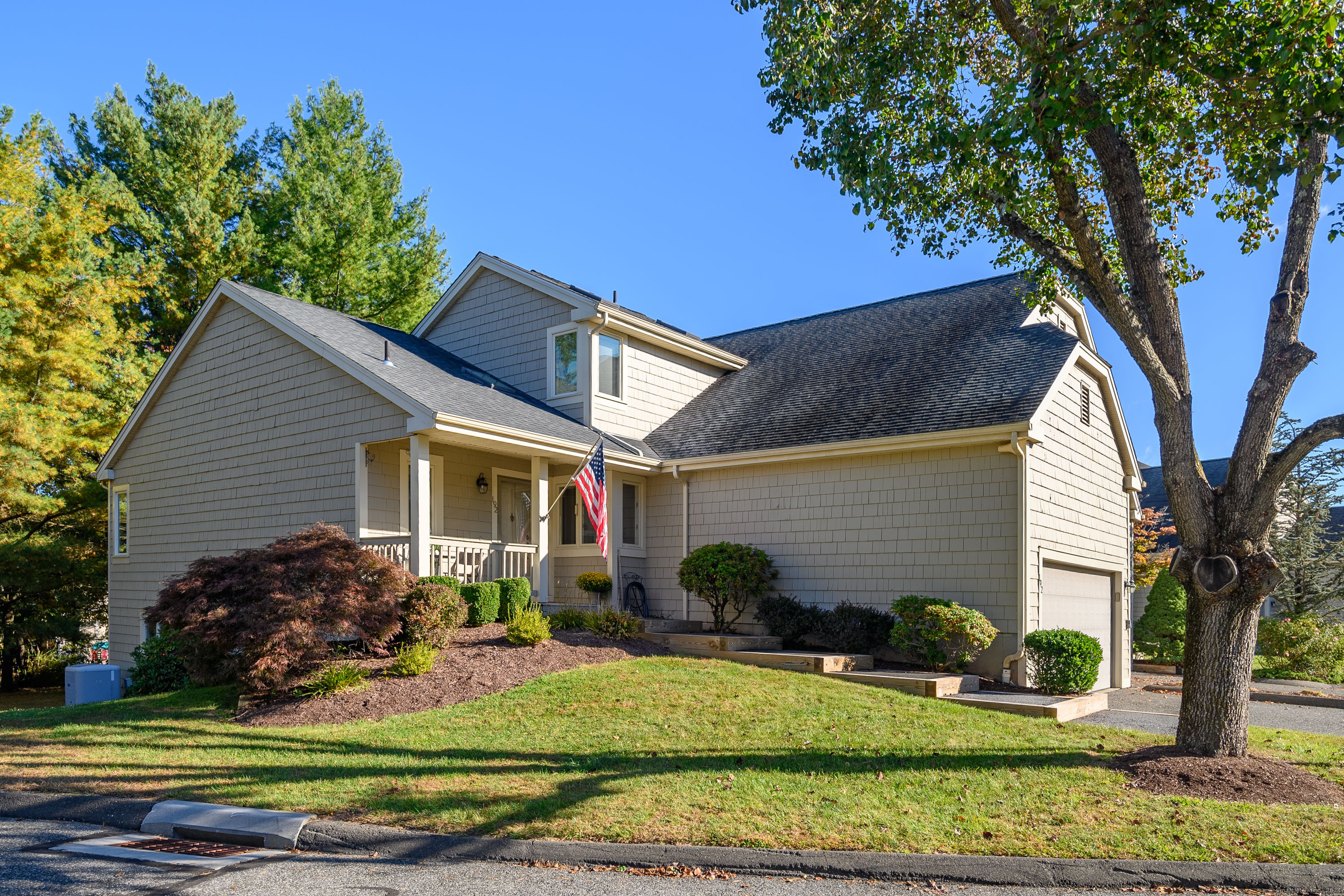 12 Boulevard Drive 36-192