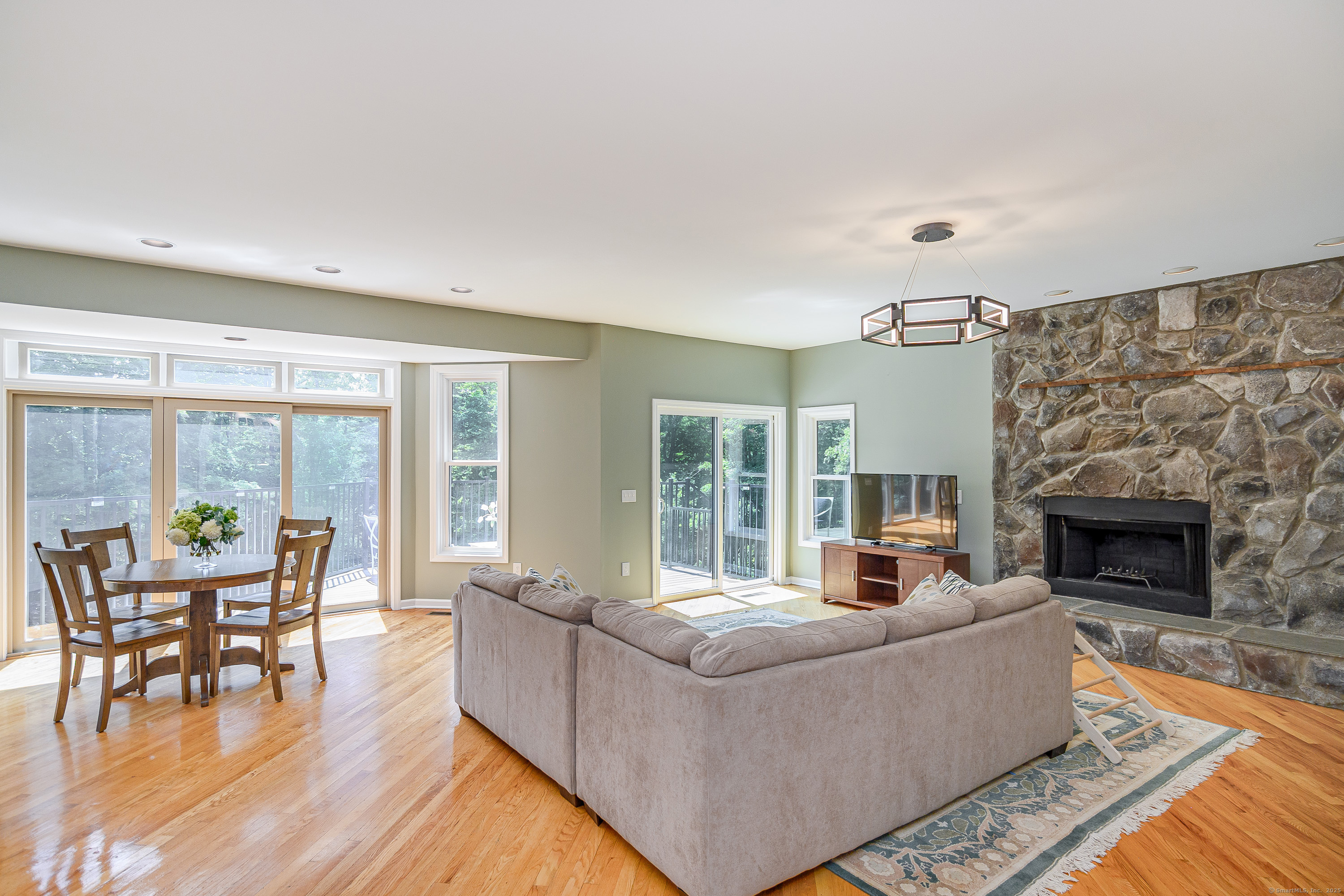 15 Coach HL Drive