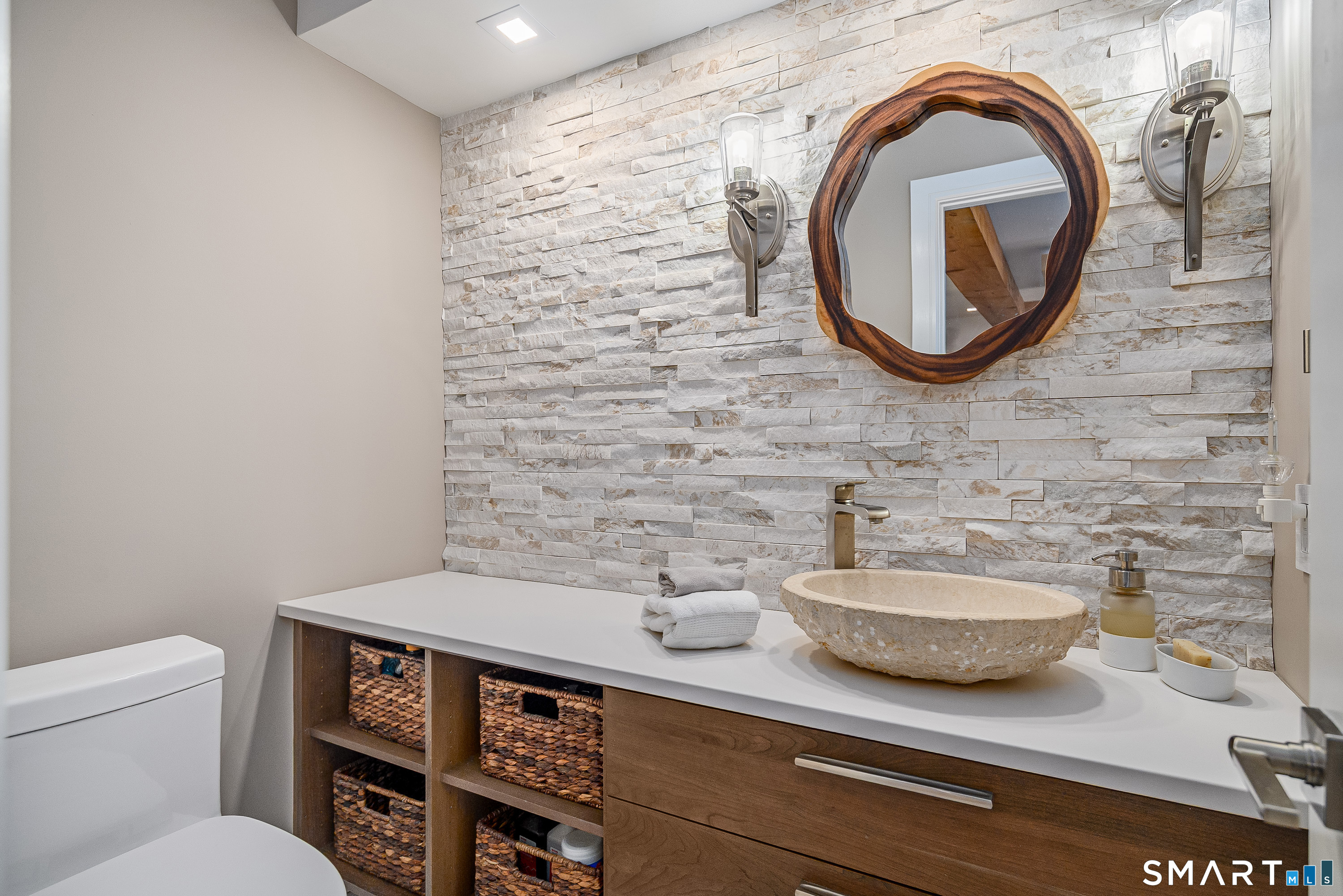 12 Boulevard Drive 22-132
