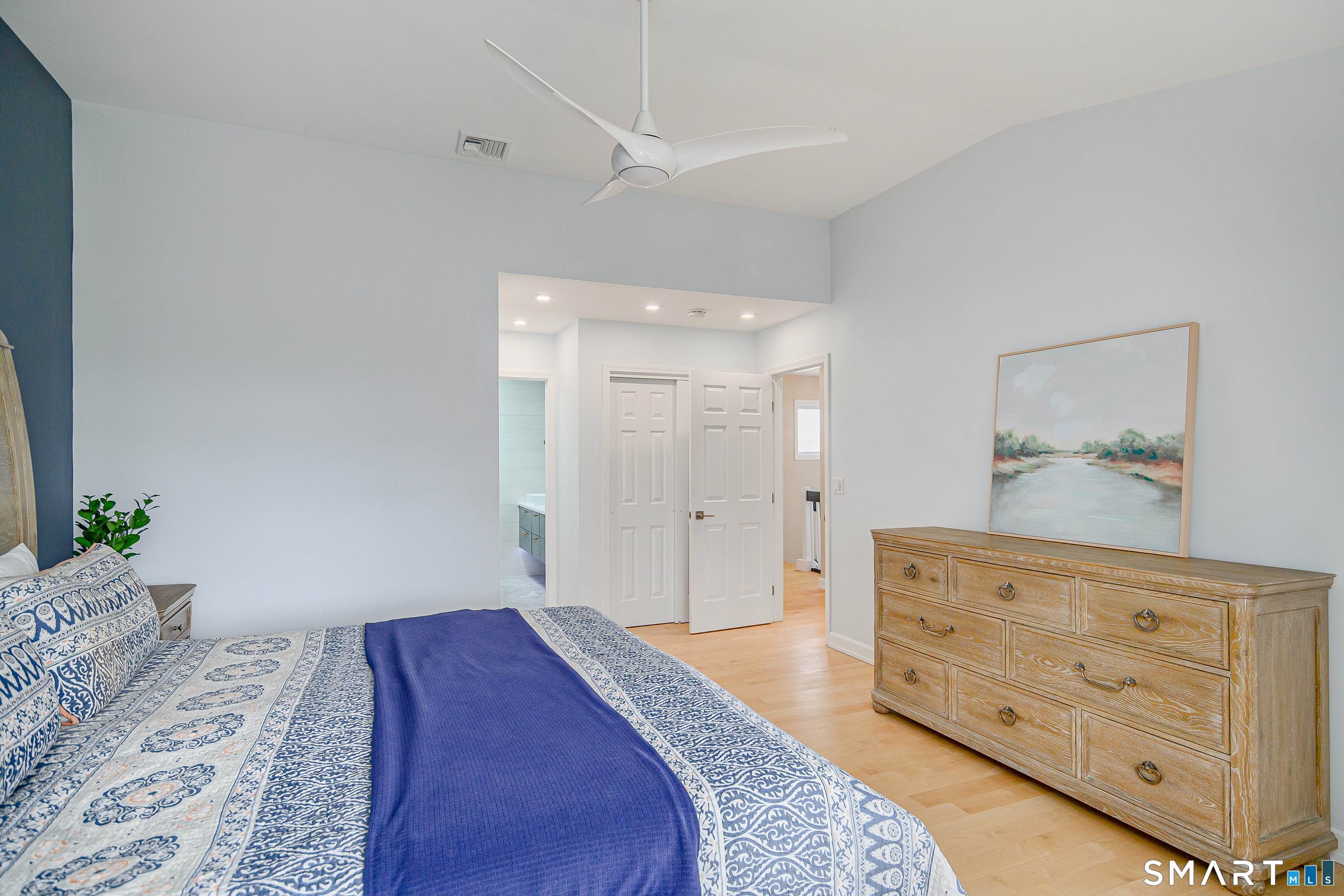 12 Boulevard Drive 22-132
