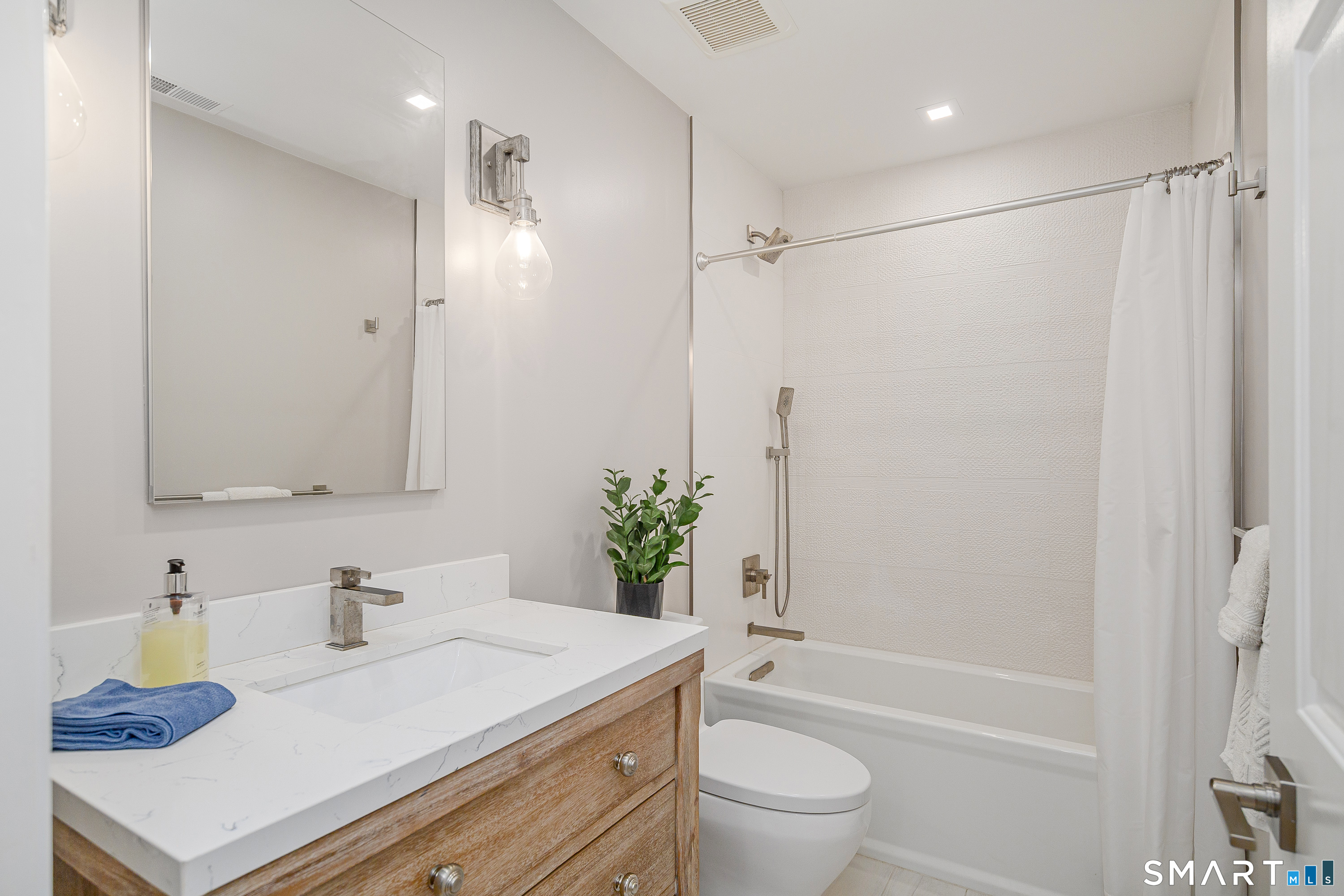 12 Boulevard Drive 22-132