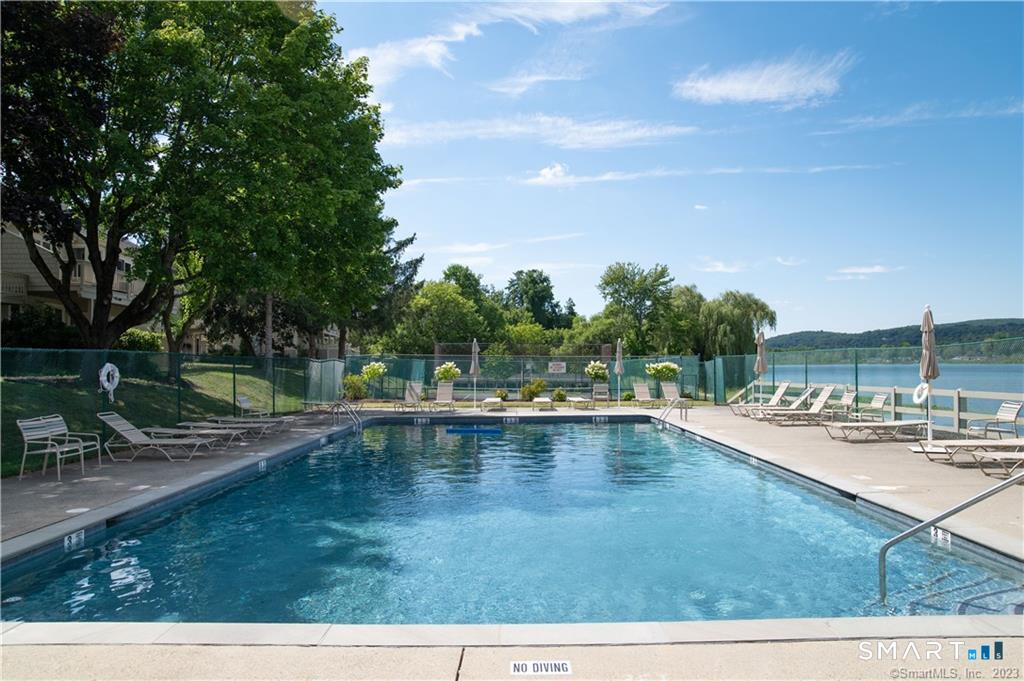 12 Boulevard Drive 22-132