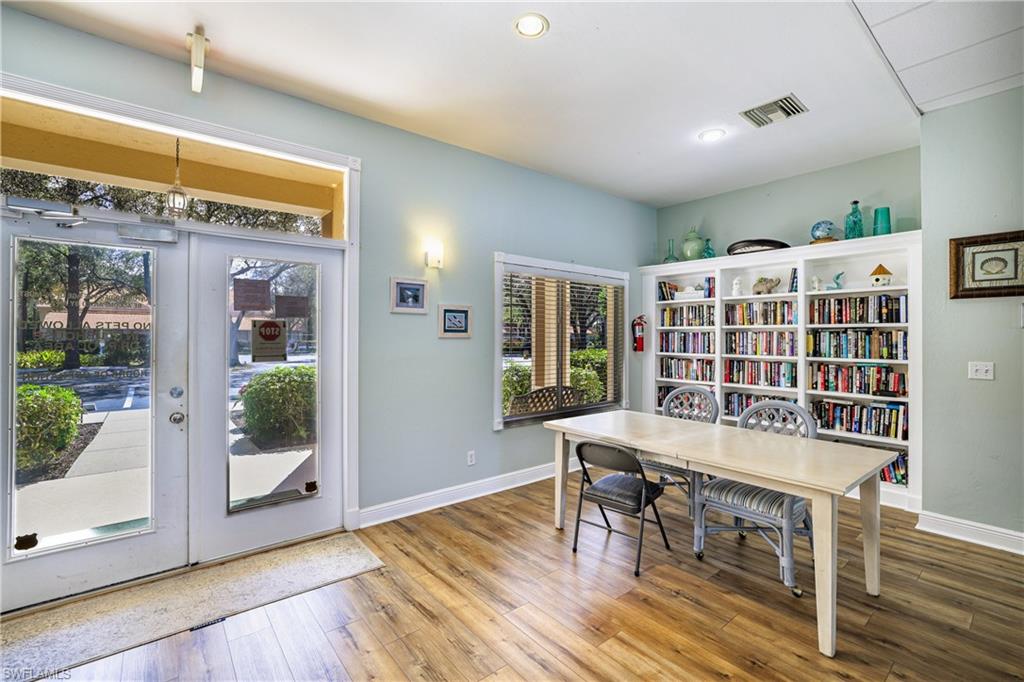 305 Robin Hood CIR # 101