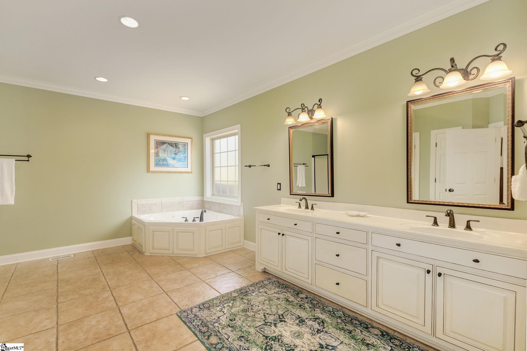 3 Meadow Pond Court