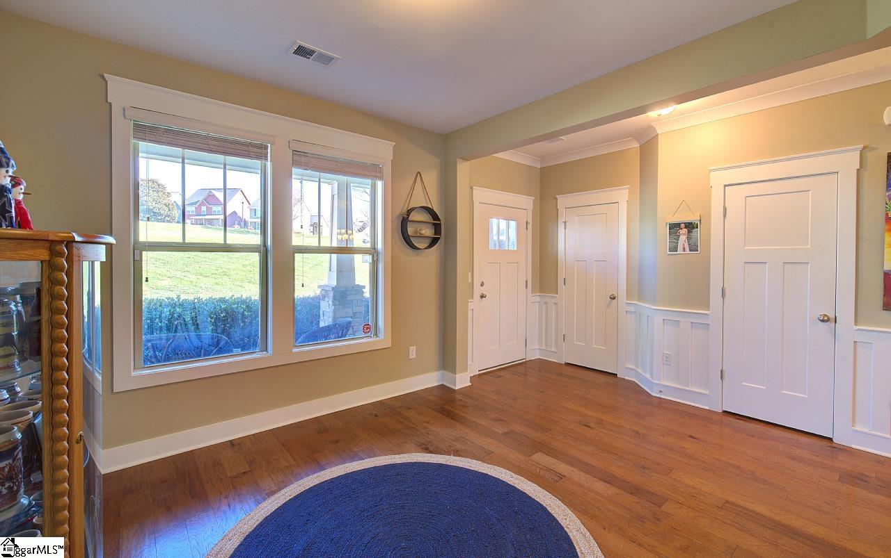 618 Springbank Alley