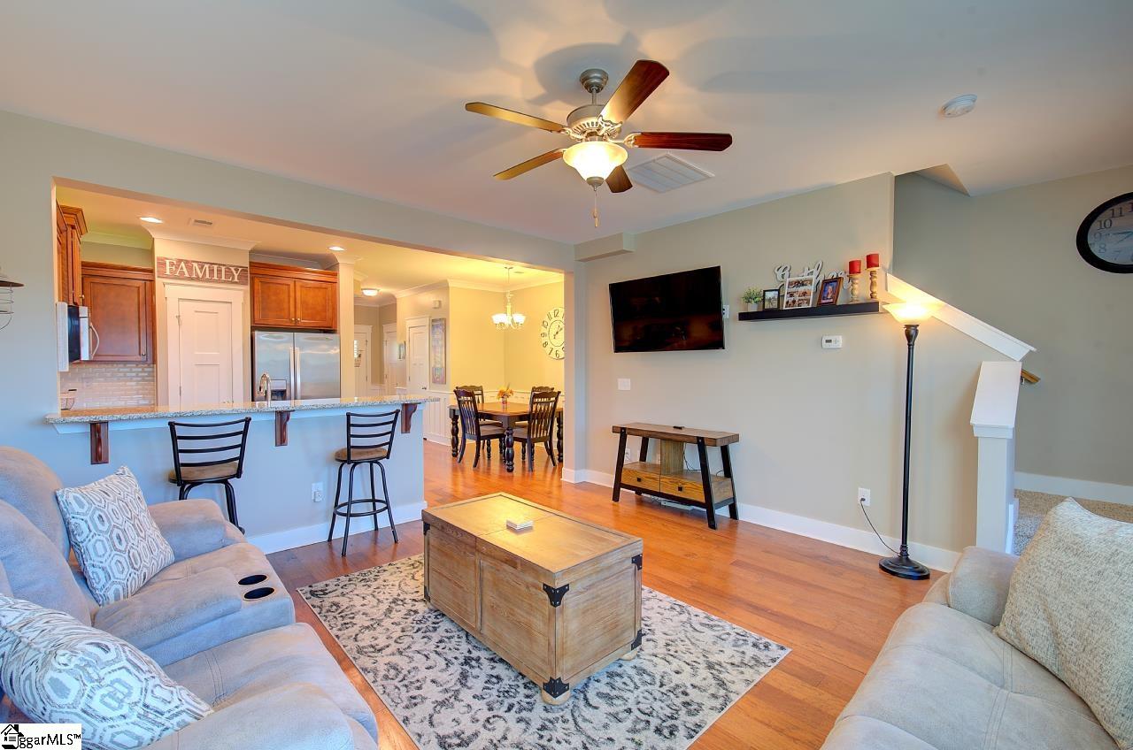 618 Springbank Alley